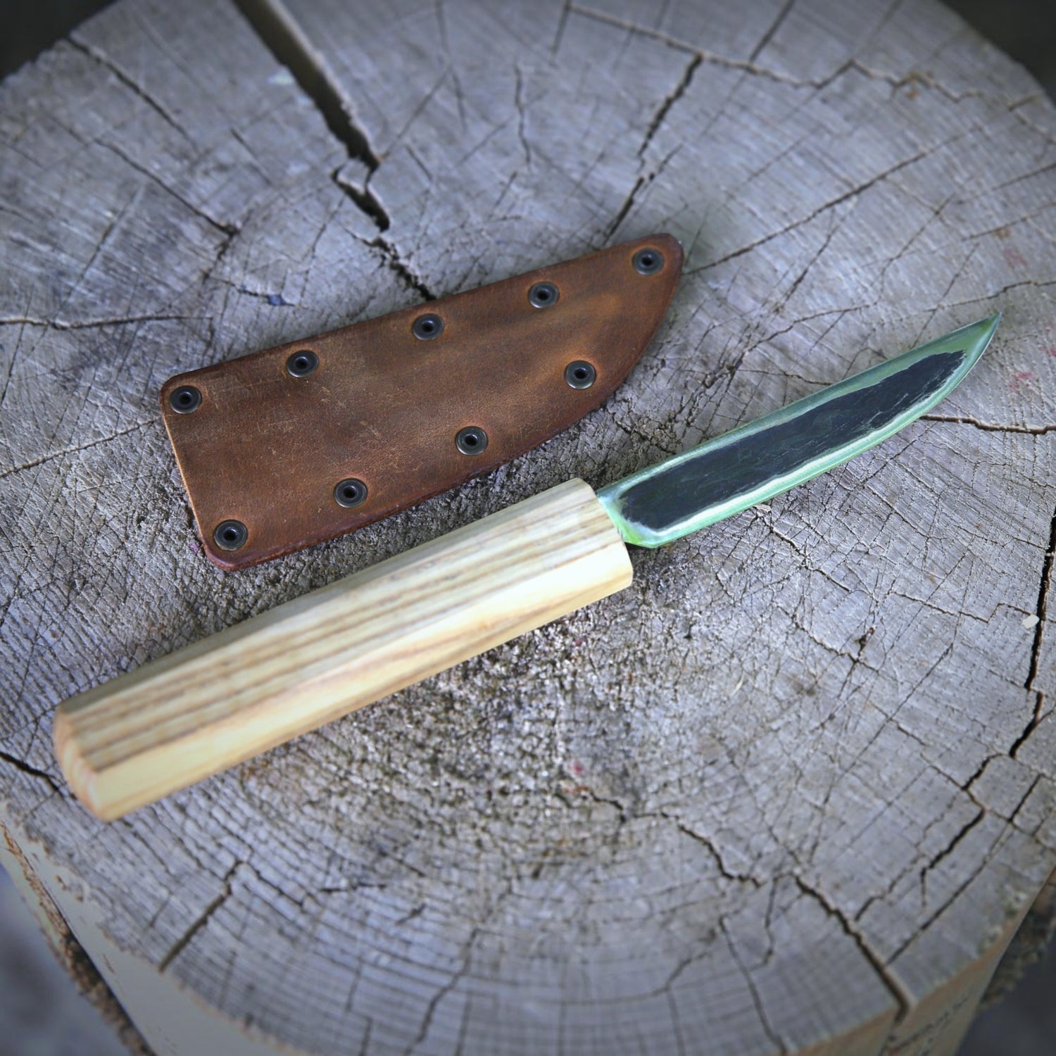 Yakut-Messer mit flachen Eschengriff