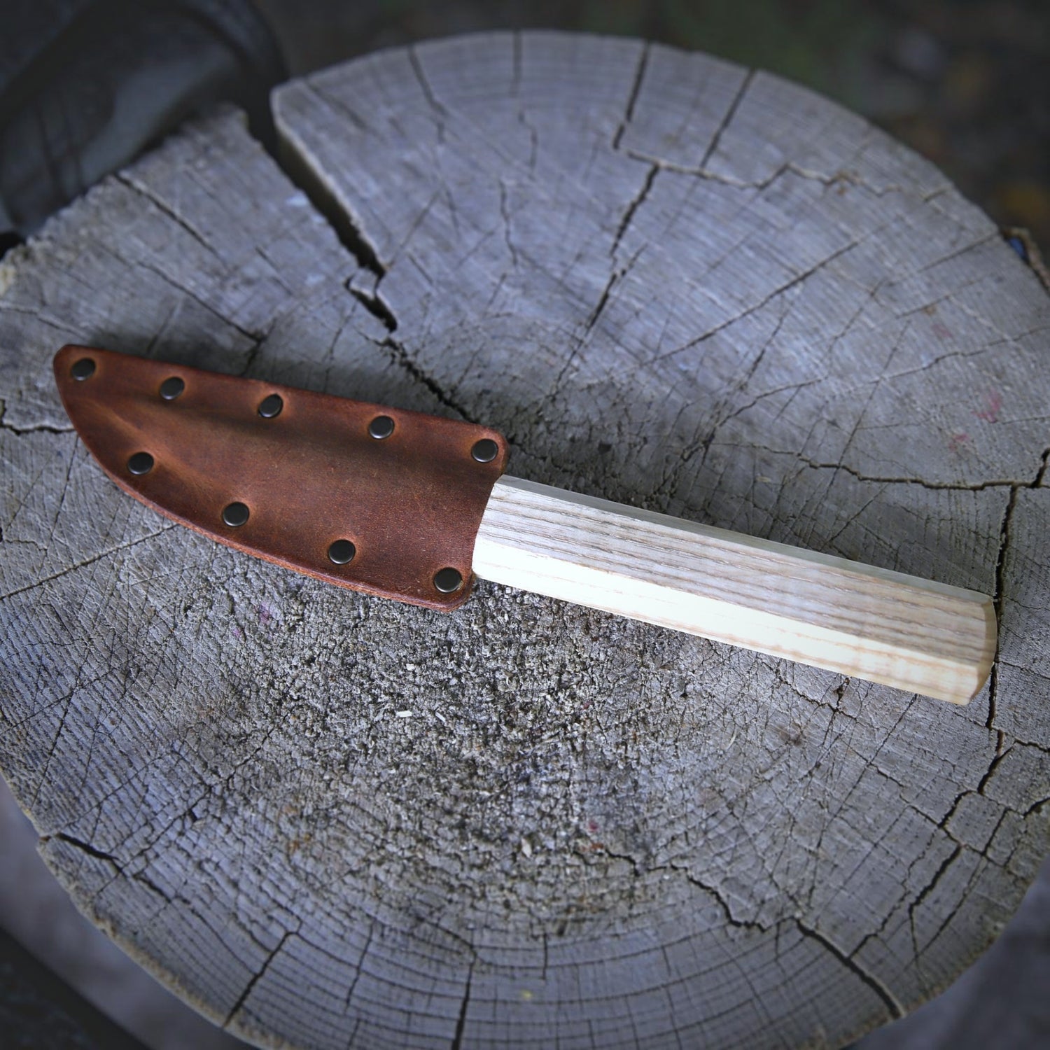 Yakut-Messer mit flachen Eschengriff