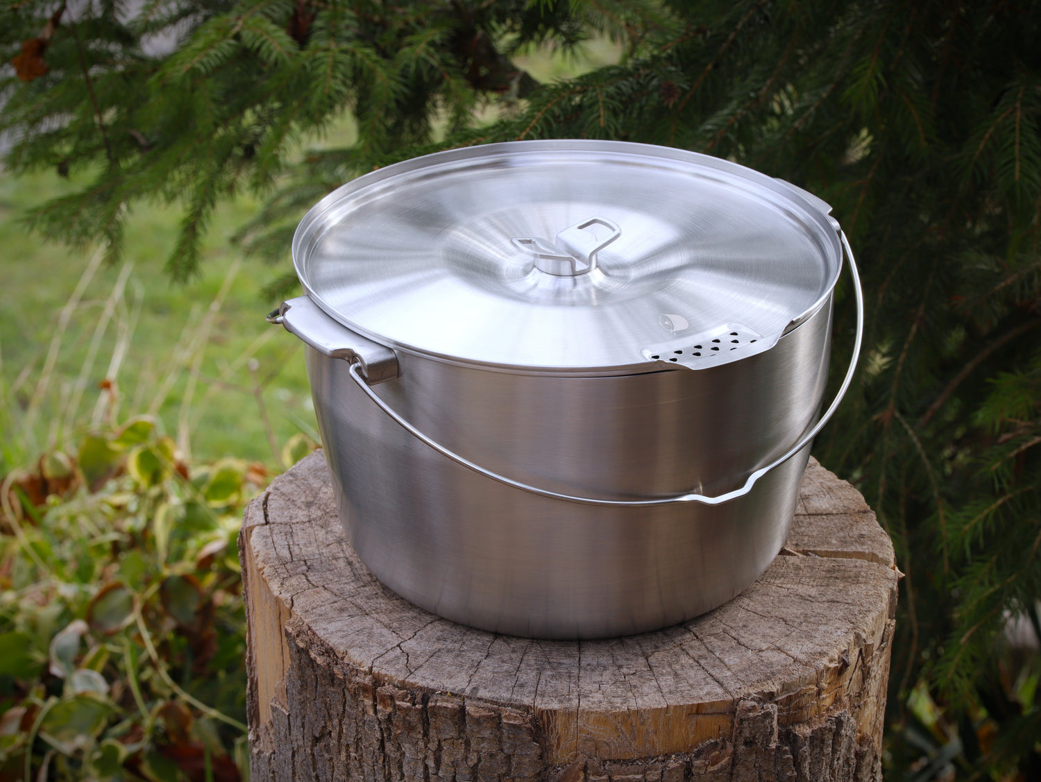 Bushcraft Edelstahltopf 5L mit Deckel – Robuster Lagerfeuertopf für 6 Personen