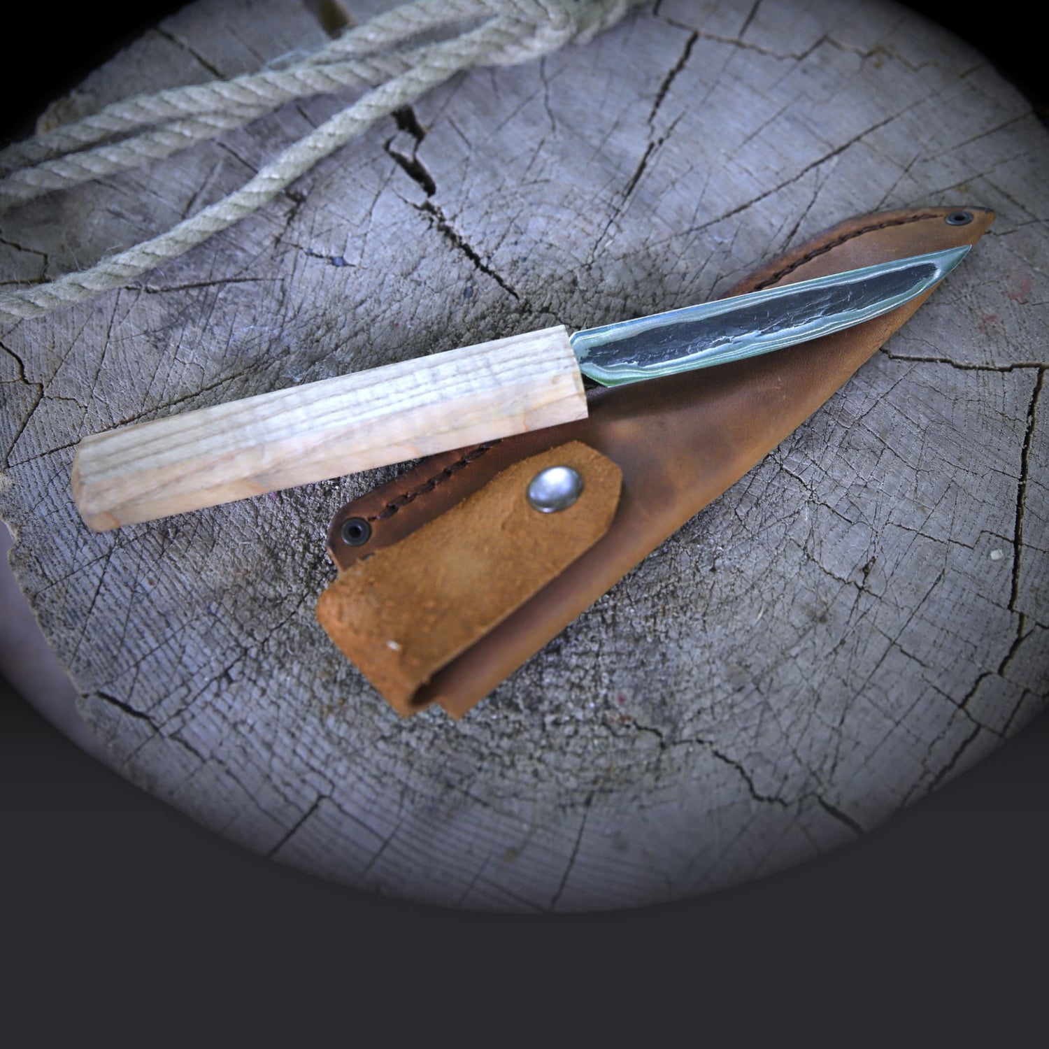 Yakut-Messer mit flachen Eschengriff