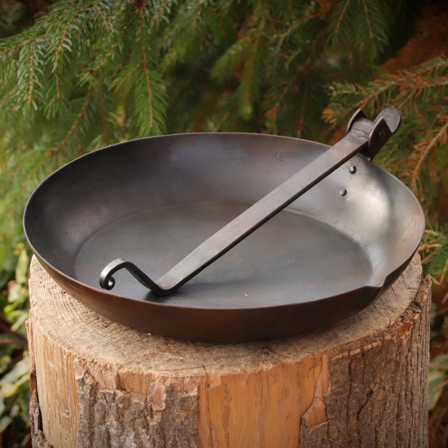 Eisenpfanne mit Klappgriff 28 cm
