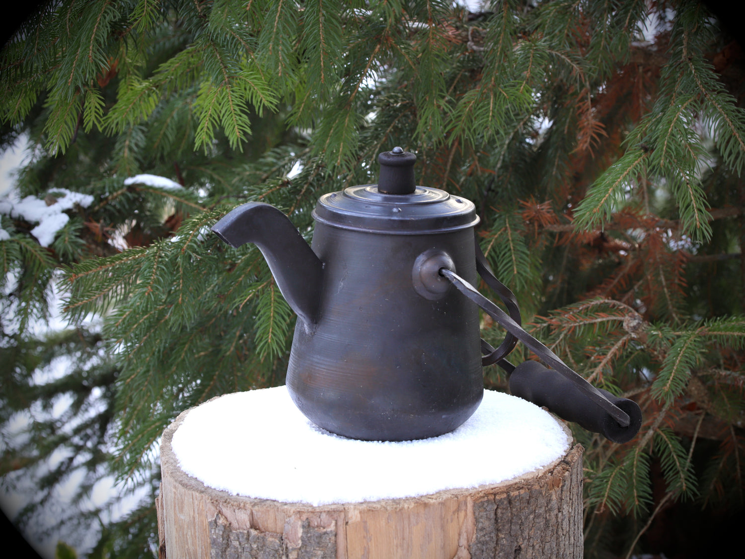Handgeschmiedete Lagerkanne 1L - Stahlkanne für Bushcraft & Feuer