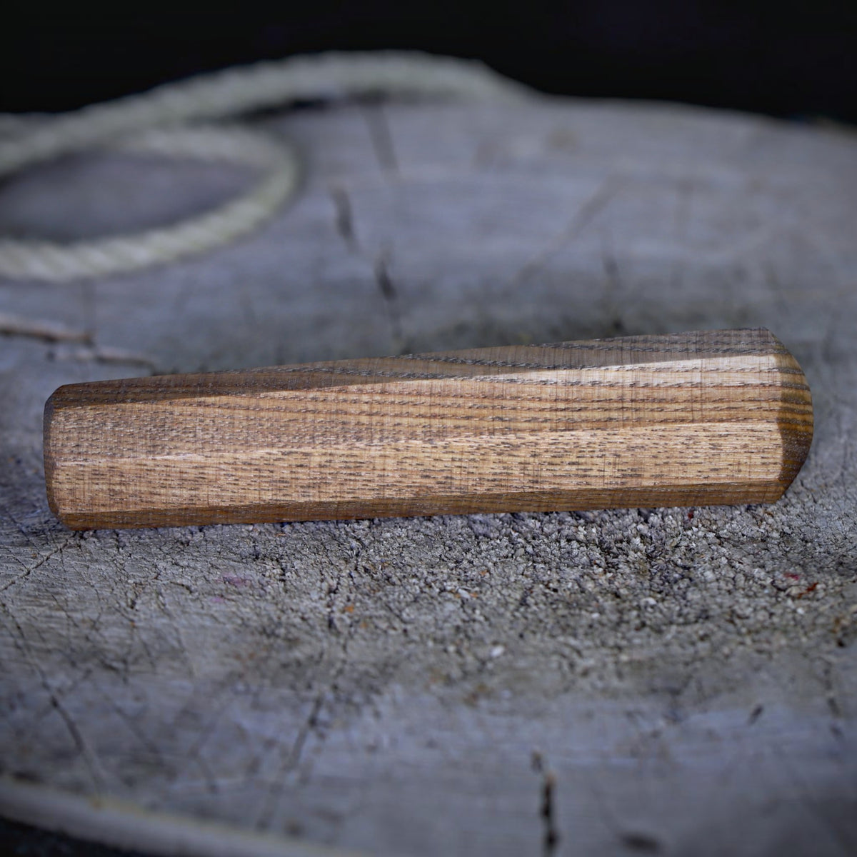 Manche en bois de frêne (fabrication de couteaux et d'outils)
