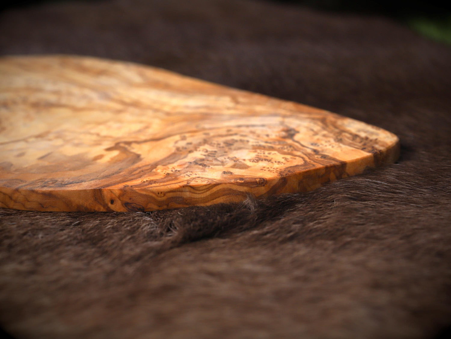 rustikales Holzbrettchen (Maserholz Olive)