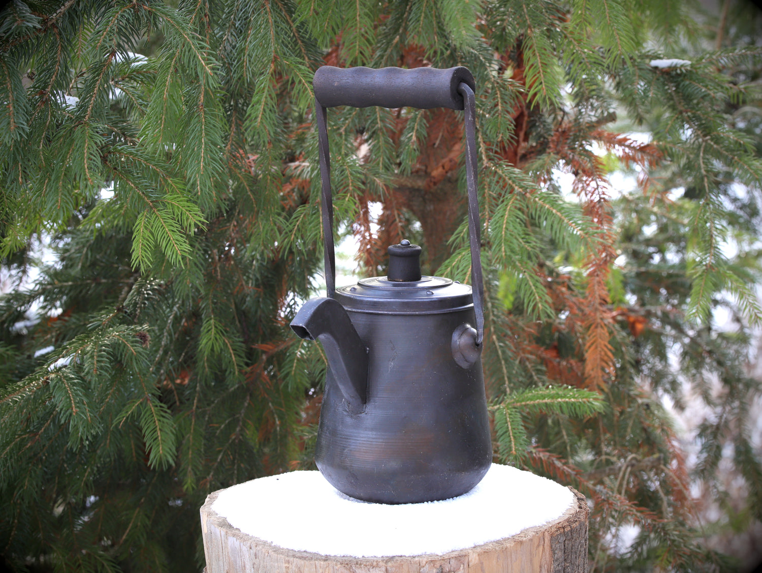 Handgeschmiedete Lagerkanne 1L - Stahlkanne für Bushcraft & Feuer