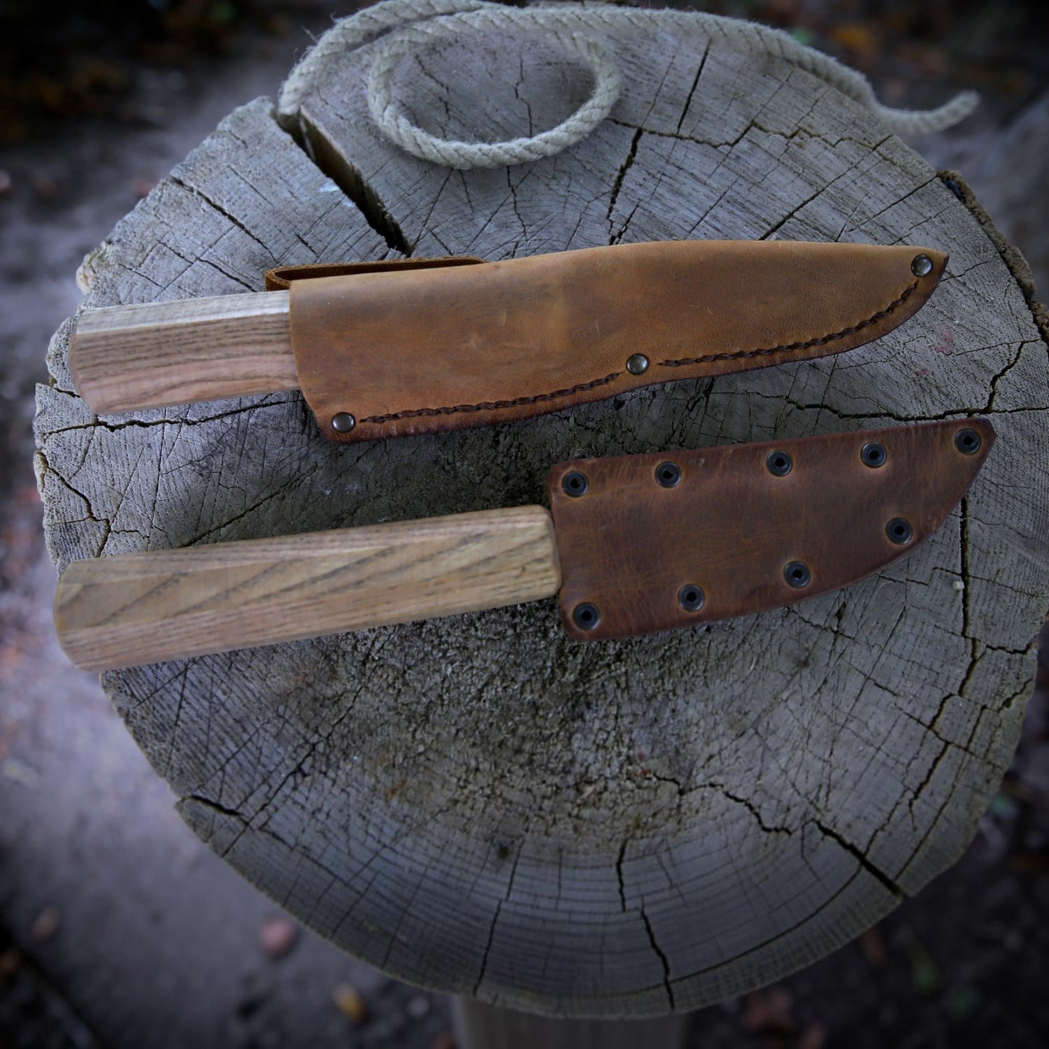 Yakut-Messer mit eckigen Eschengriff