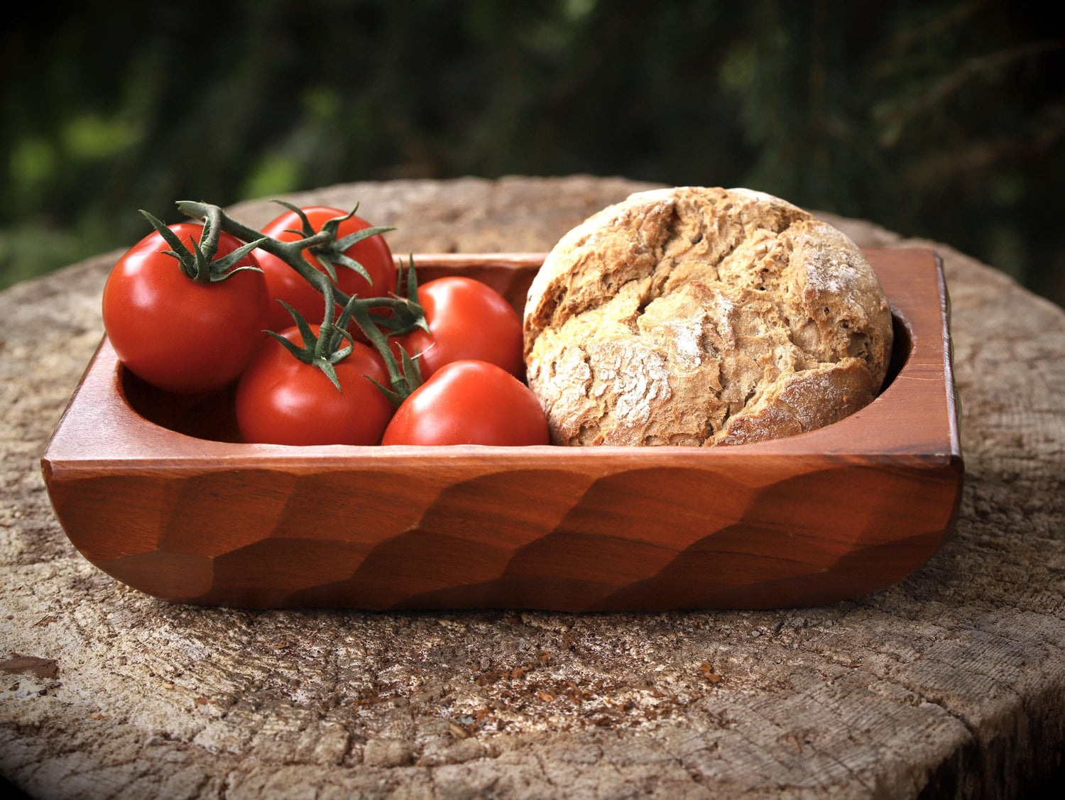 handgeschnitzte Holzschüssel
