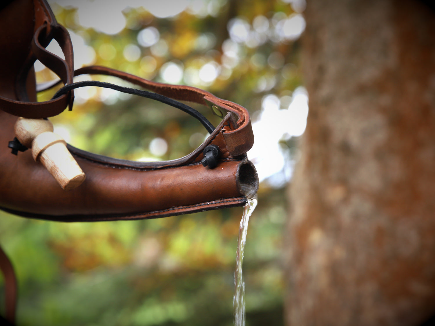 Leather water hose 1.2 liters with wooden stopper