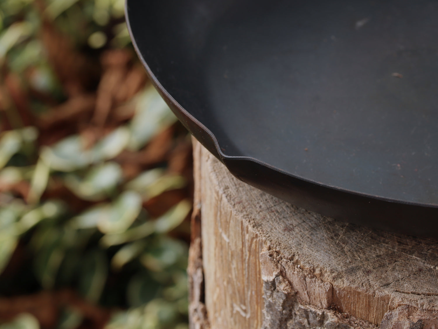 Bushcraft Eisenpfanne (28cm) – Extra Tief mit Klappgriff