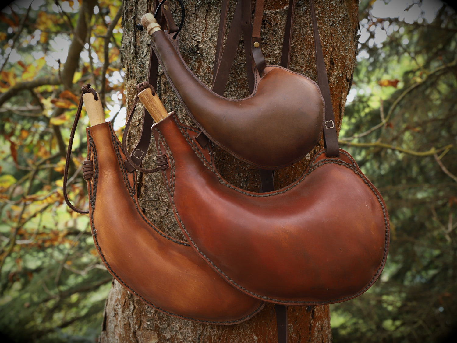 Leather water hose 1.2 liters with wooden stopper