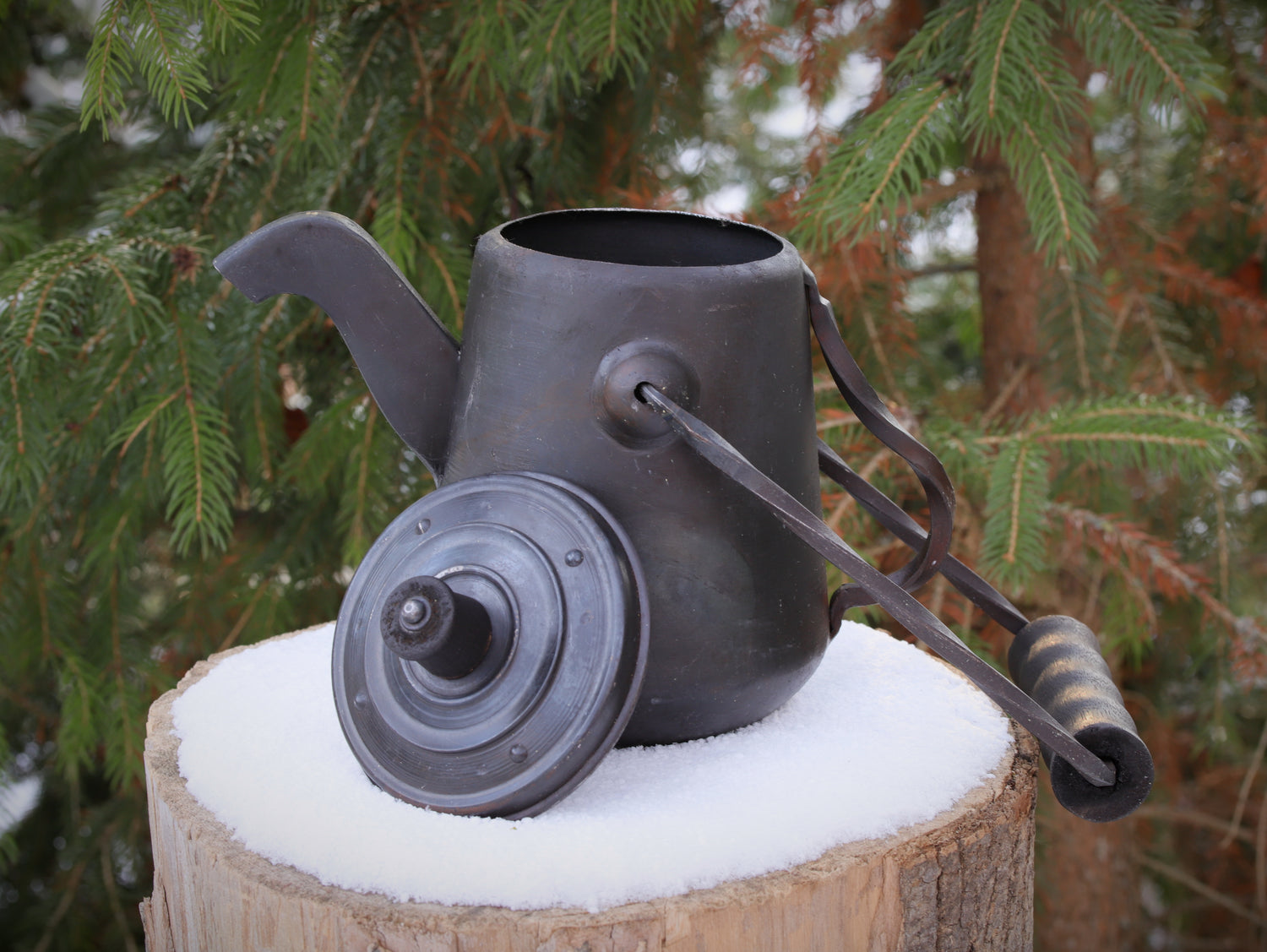 Handgeschmiedete Lagerkanne 1L - Stahlkanne für Bushcraft & Feuer