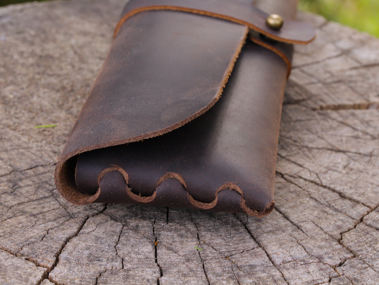 „Waldläufer“ Besteckset – Handgeschmiedetes Outdoor- & LARP-Besteck mit nahtlosem Lederetui