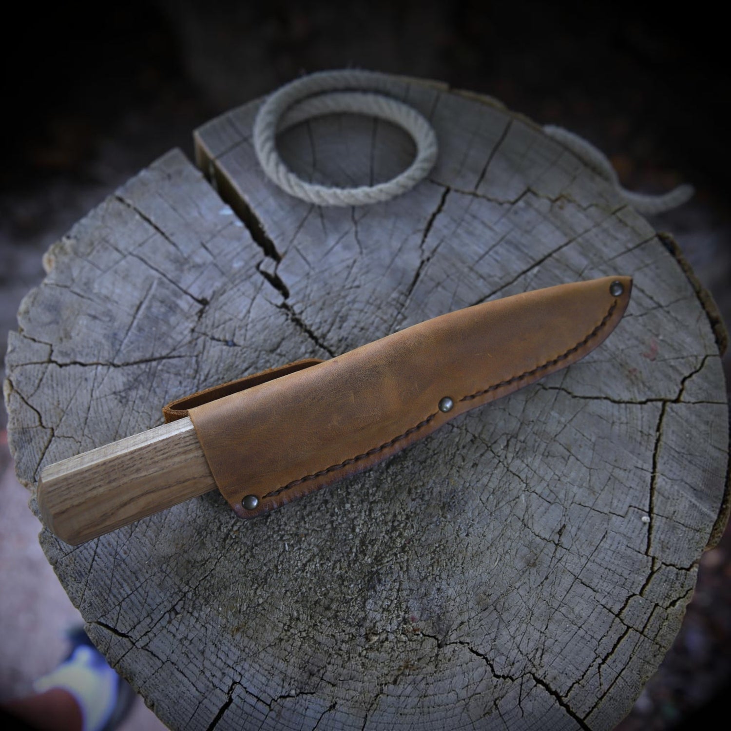 Yakut-Messer mit eckigen Eschengriff