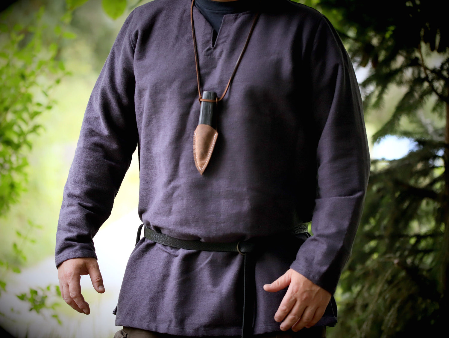 Neck-Knife mit Lederscheide