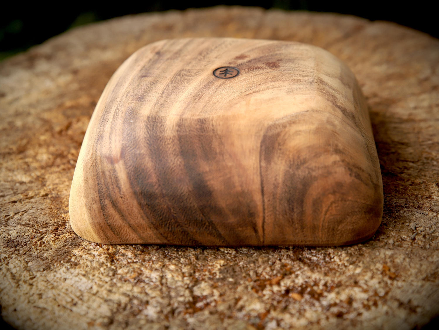 handgeschnitzte Holzschüssel