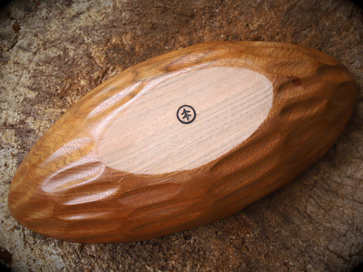 handgeschnitzte Holzschüssel