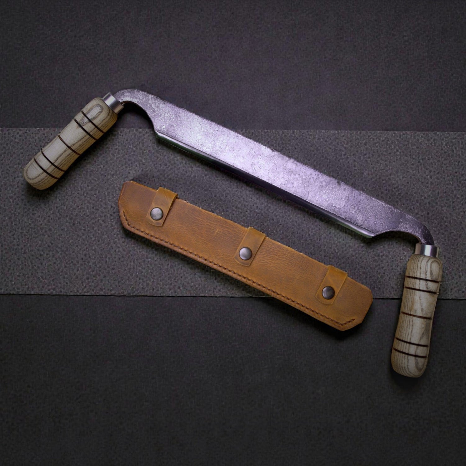 Handgeschmiedetes Ziehmesser mit Eschengriff (23 cm)