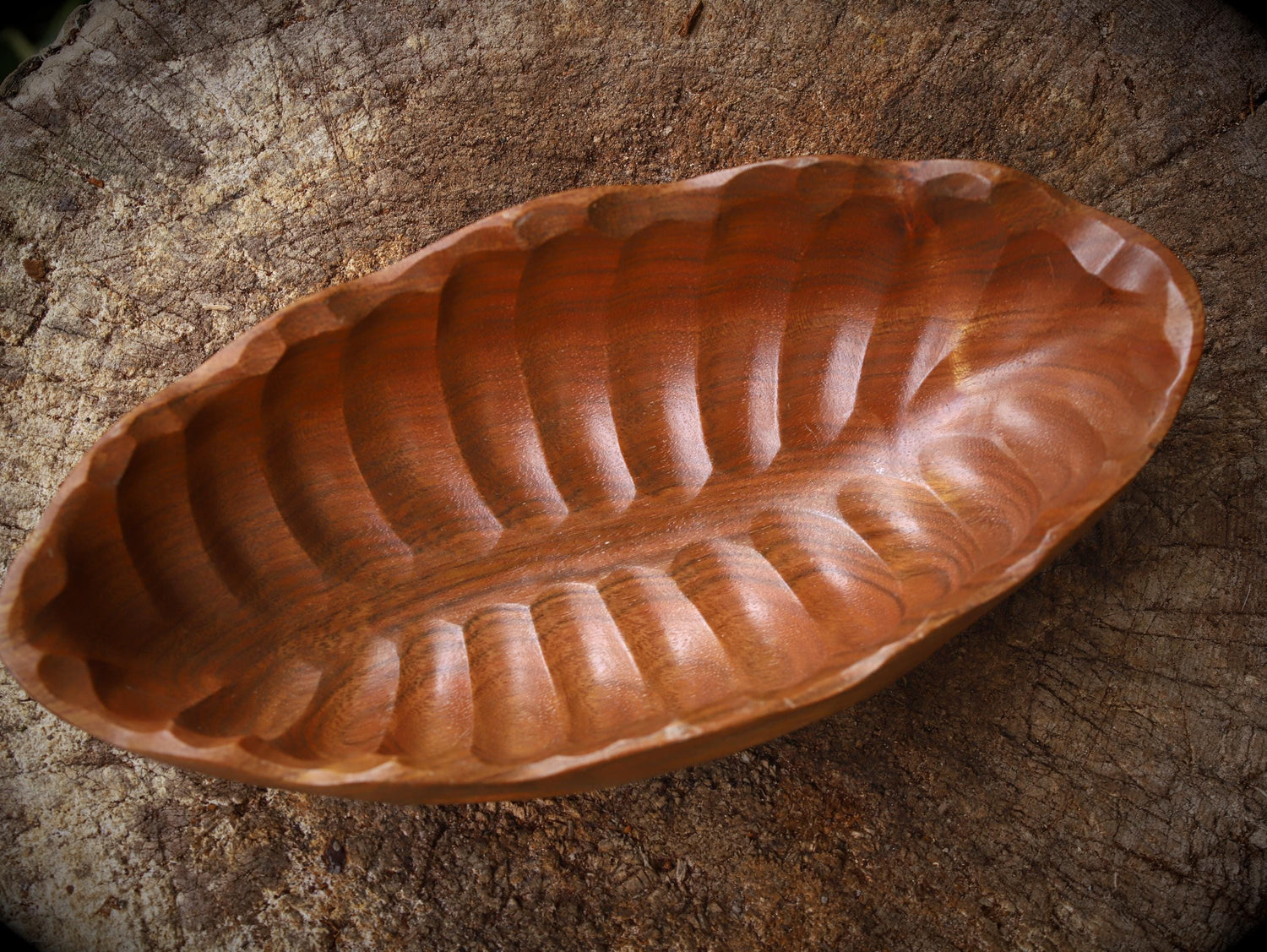 handgeschnitzte Holzschüssel