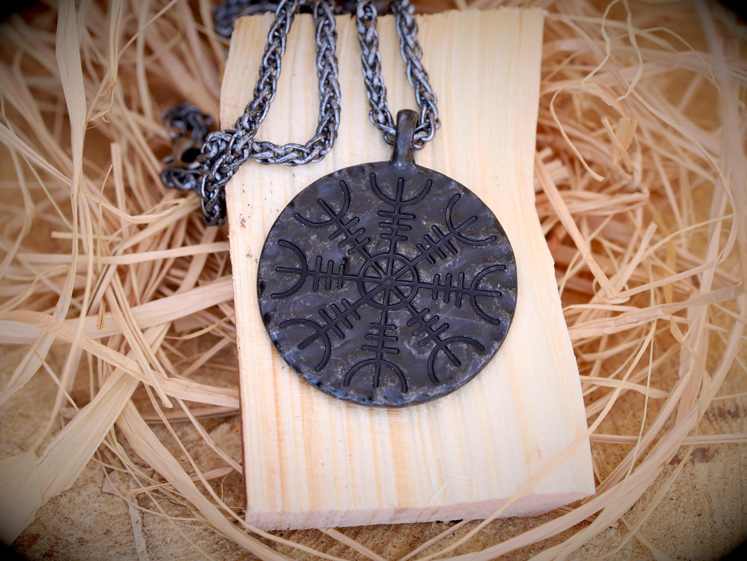 Vegvisir Kette - rustikal geschmiedet