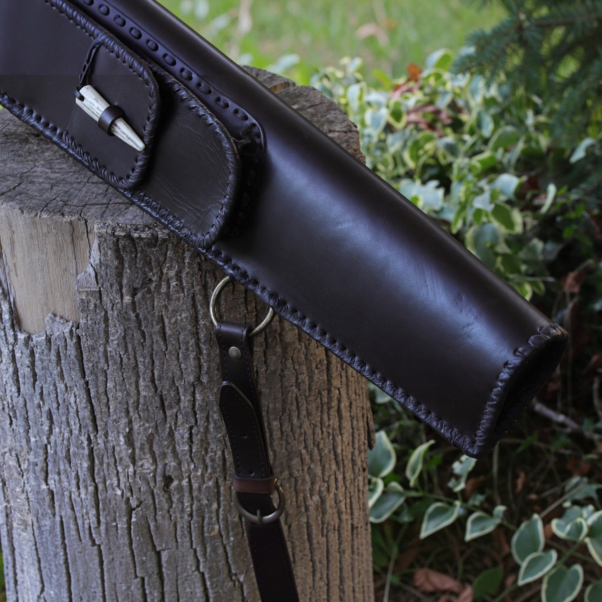 Leder-Seitenköcher „Eriador“ mit Tasche & Geweihverschluss