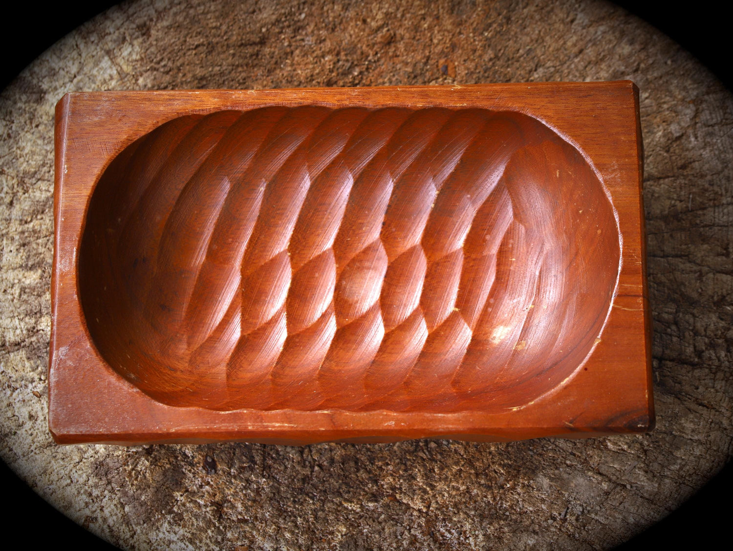 handgeschnitzte Holzschüssel