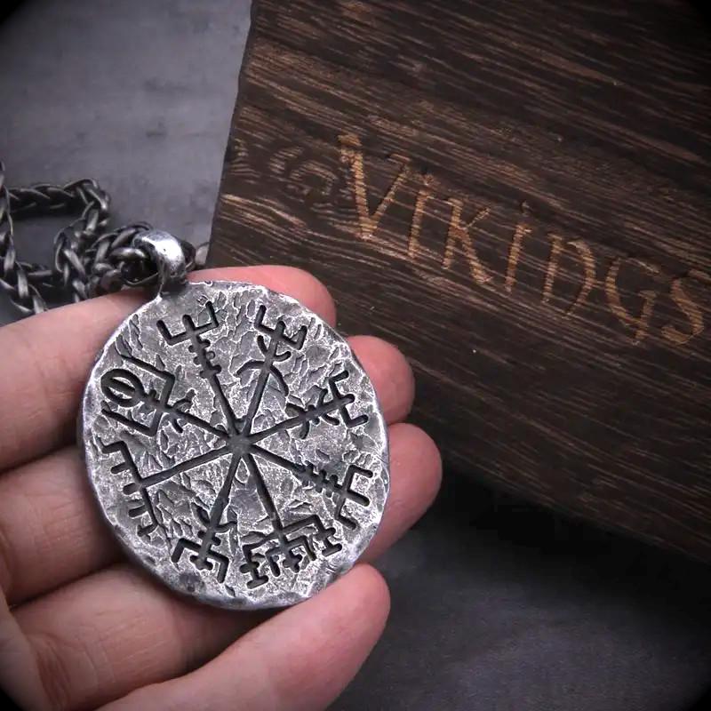 Vegvisir Kette - rustikal geschmiedet