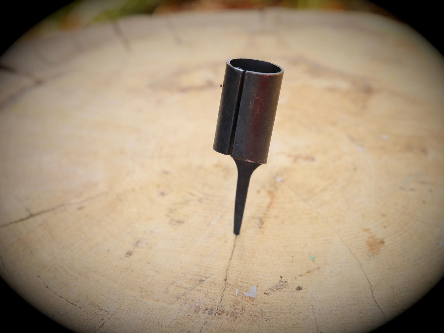 rustikaler Kerzenhalter mit Kerze