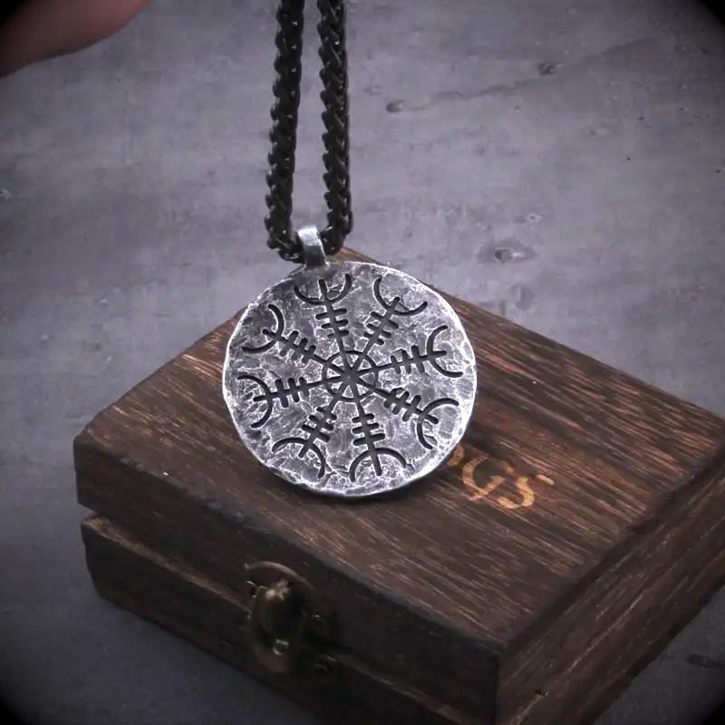 Vegvisir Kette - rustikal geschmiedet