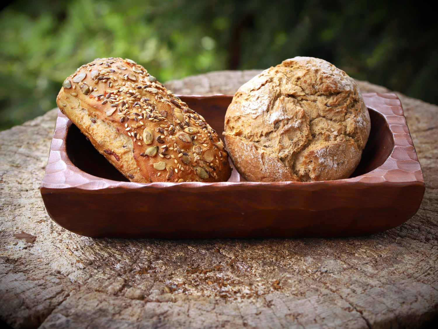 handgeschnitzte Holzschüssel