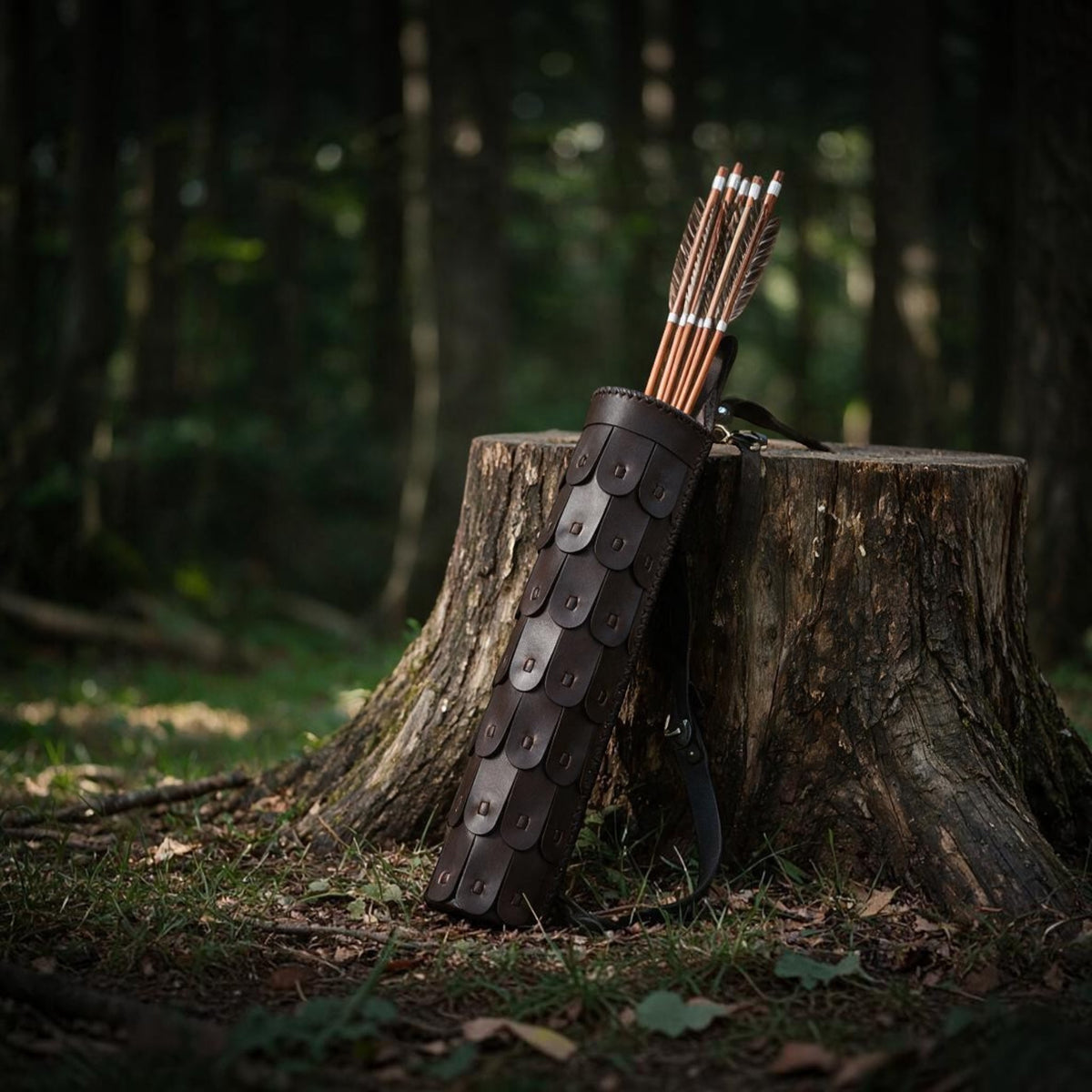 Halbrunder Lederköcher „Dúnedain“ mit Lamellen