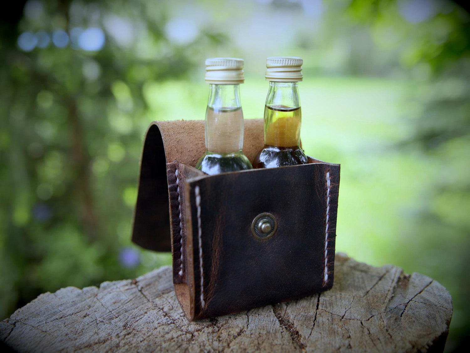 Ölset mit Ledertasche