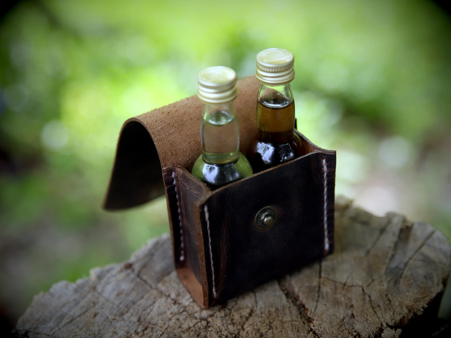 Ölset mit Ledertasche