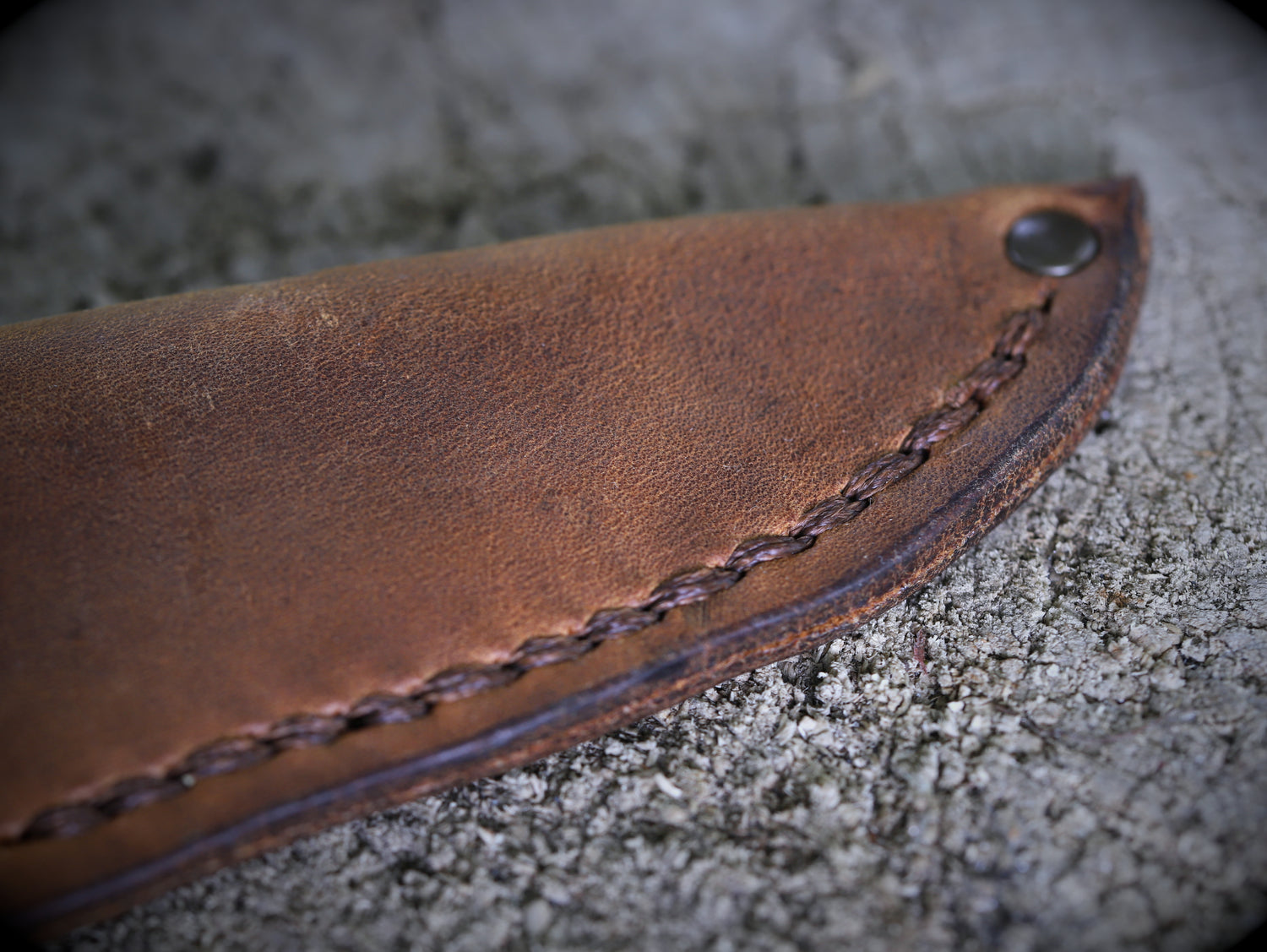 Yakut-Messer mit eckigen Eschenholzgriff + Lederscheide