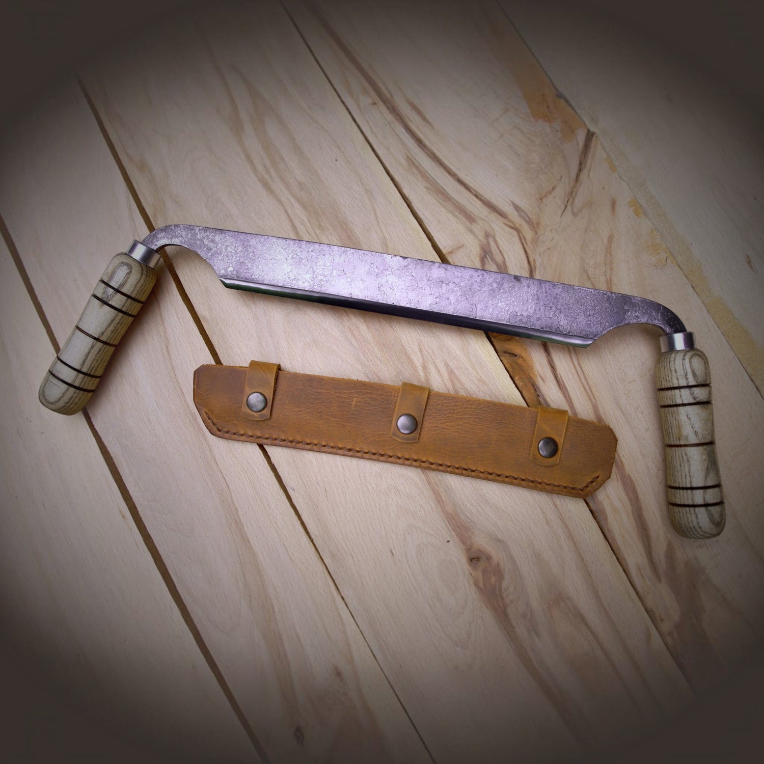 Handgeschmiedetes Ziehmesser mit Eschengriff (23 cm)