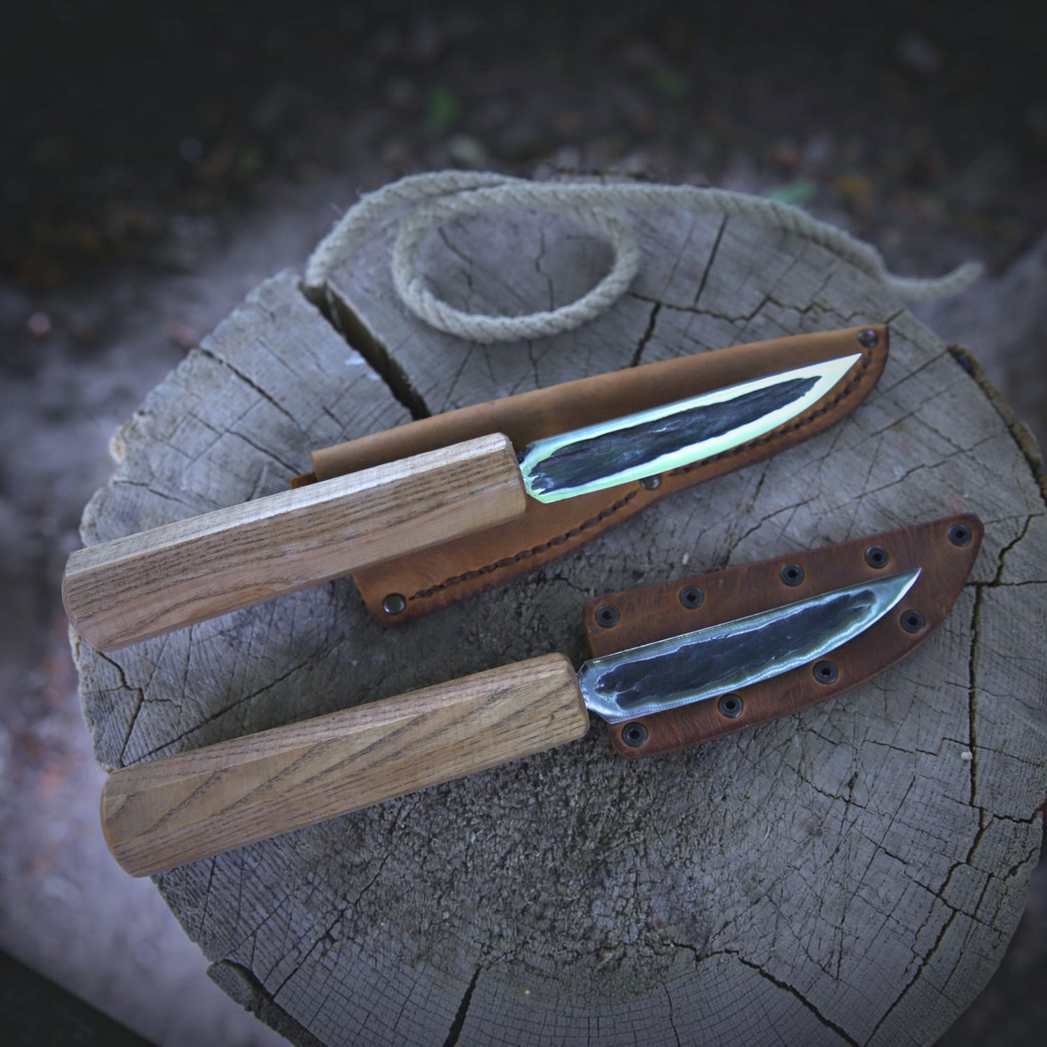 Yakut-Messer mit eckigen Eschengriff