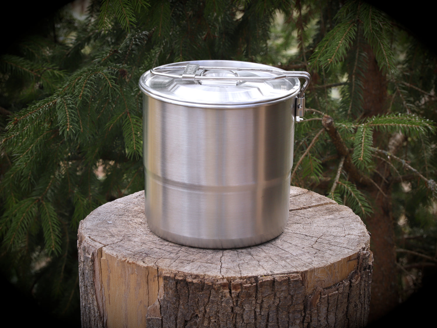 Bushcraft Edelstahl-Topf 2,5L – Robuster Outdoor-Kochtopf mit Siebdeckel & Klappgriff