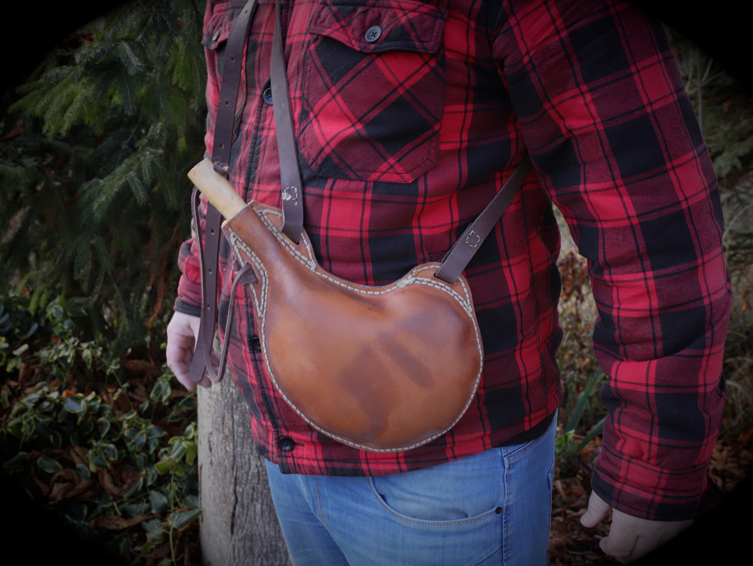 Mittelalterlicher Leder-Wasserschlauch (1,2 Liter) – Handgefertigt & Bienenwachs-versiegelt