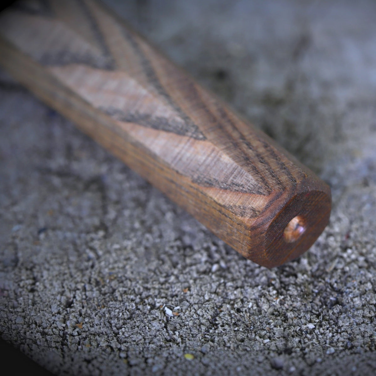 Manche en bois de frêne (fabrication de couteaux et d'outils)