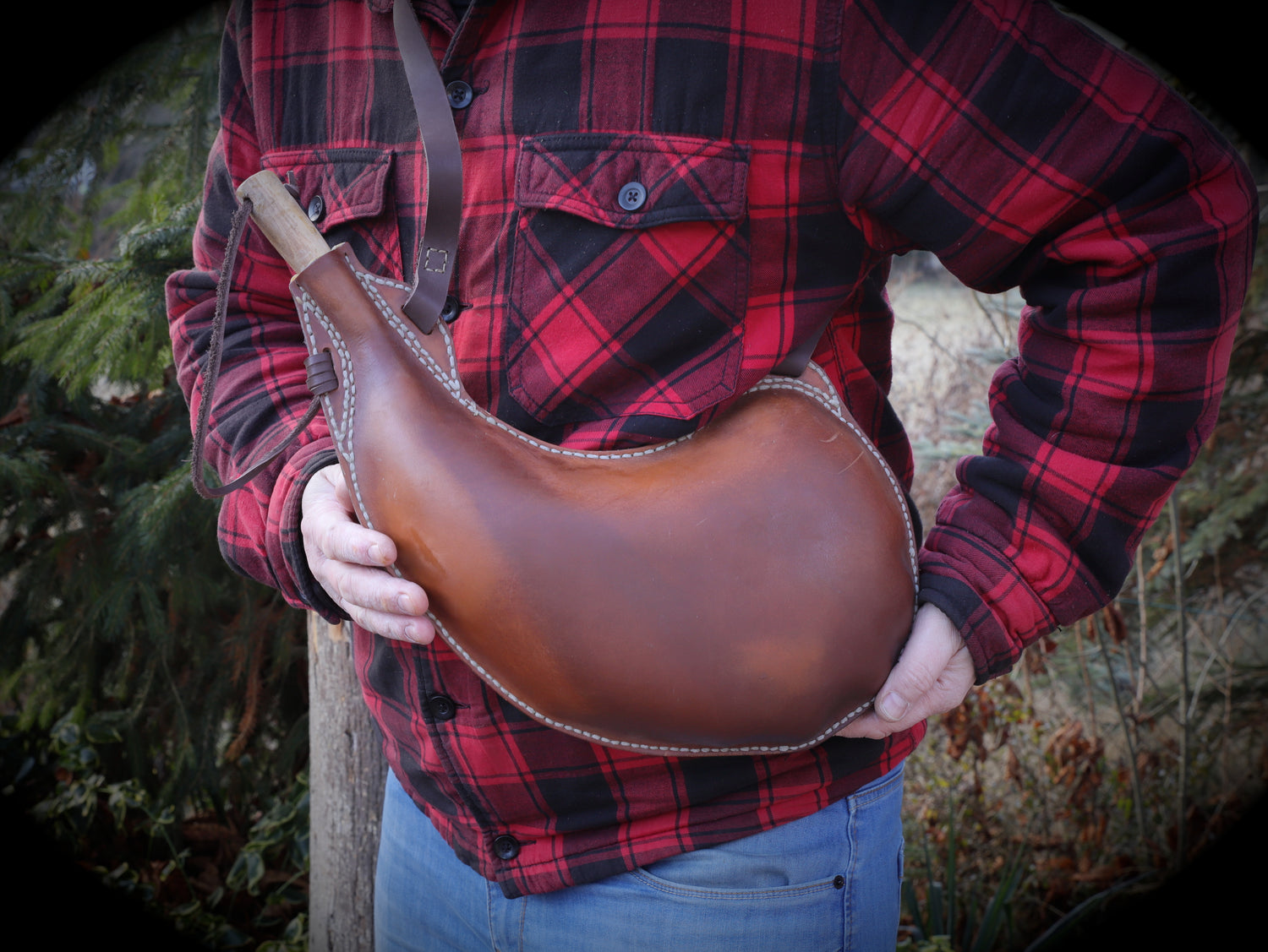 Mittelalterlicher Leder-Wasserschlauch (2,5 Liter) – Handgefertigt & Bienenwachs-versiegelt