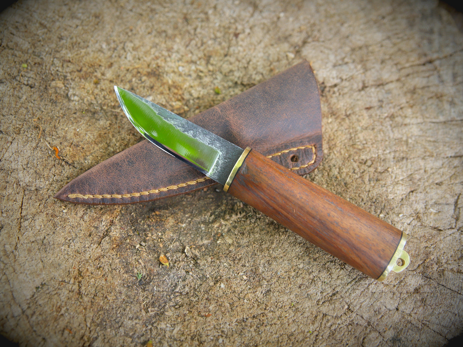 Puukko mit Lederscheide