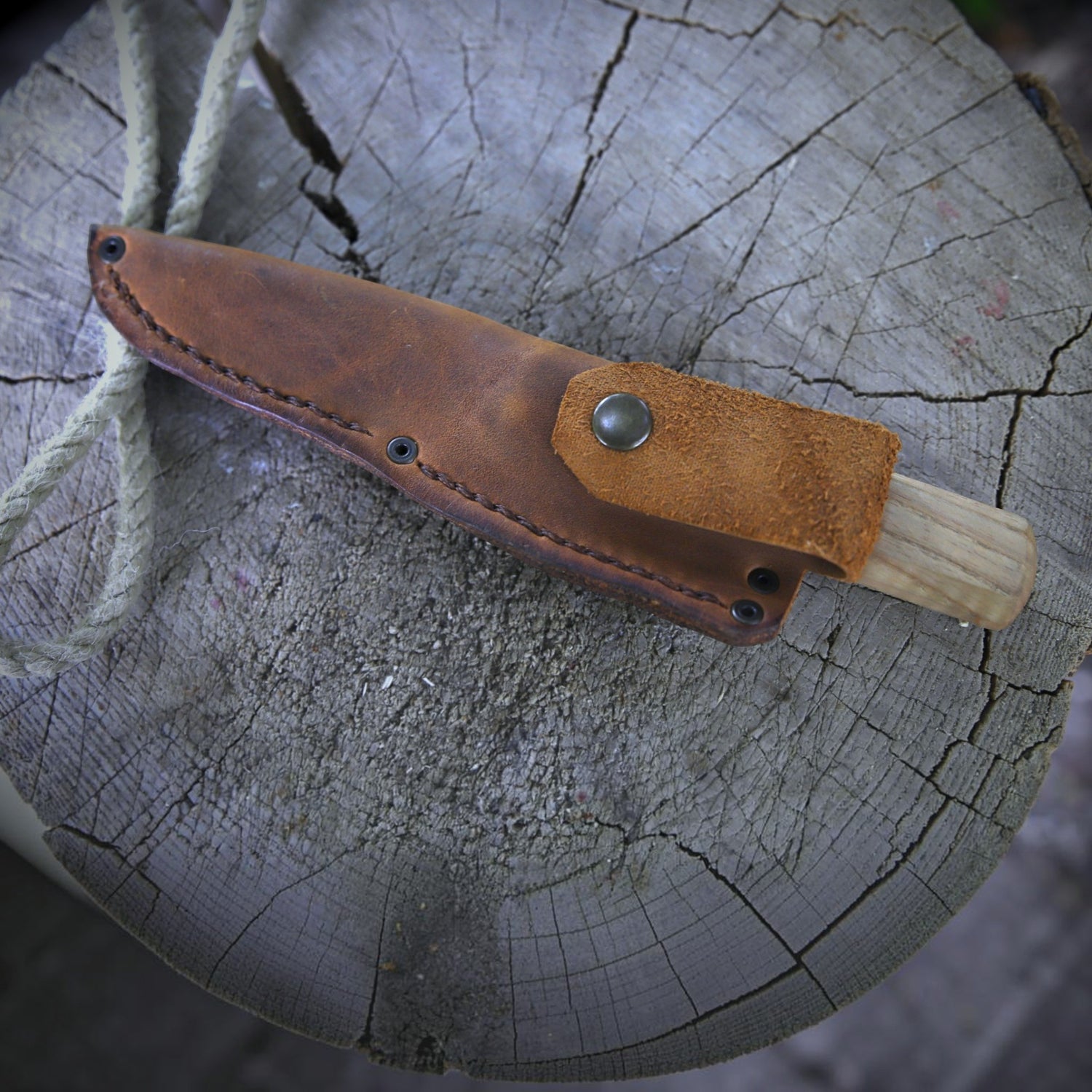 Yakut-Messer mit flachen Eschengriff