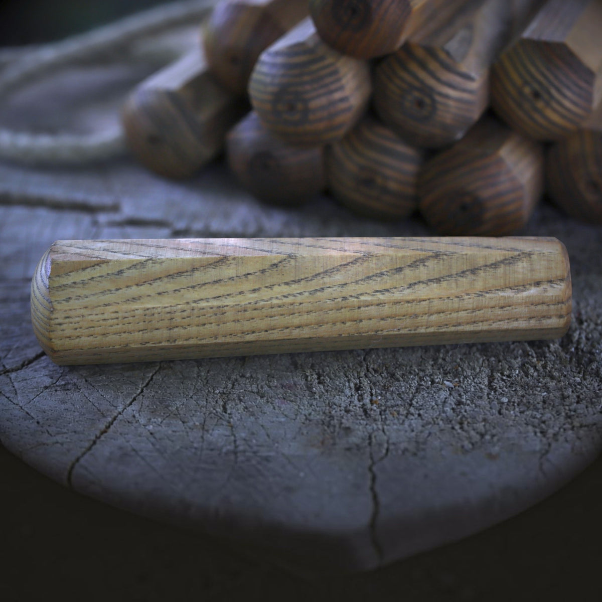 Manche en bois de frêne (fabrication de couteaux et d'outils)