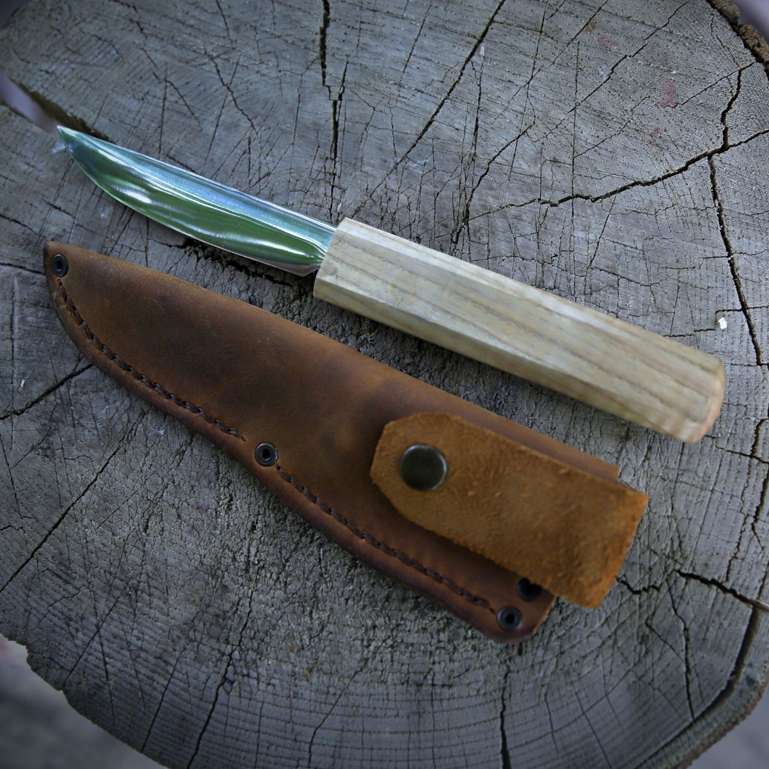 Yakut-Messer mit flachen Eschengriff