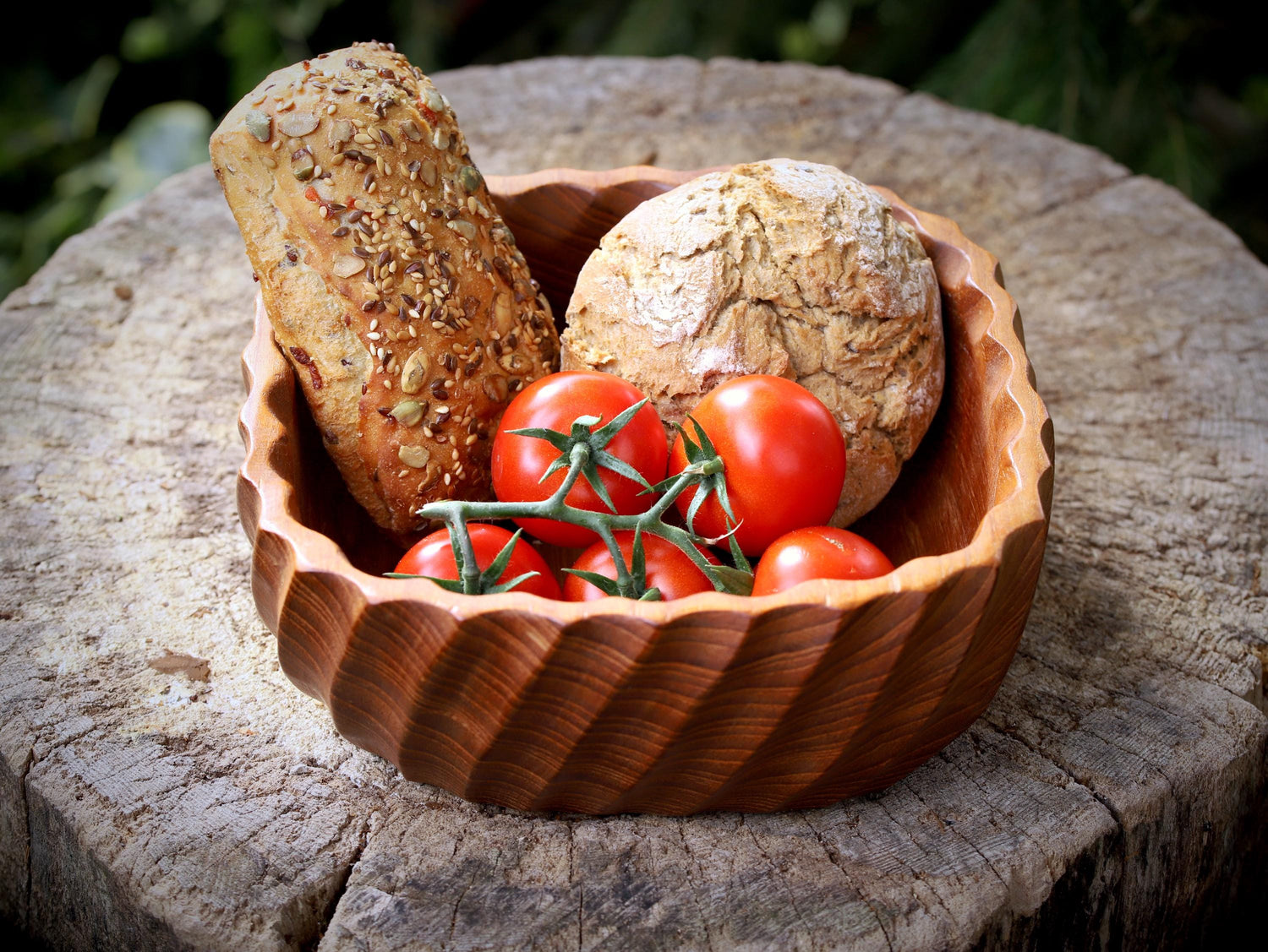 große handgeschnitzte Holzschüssel 
