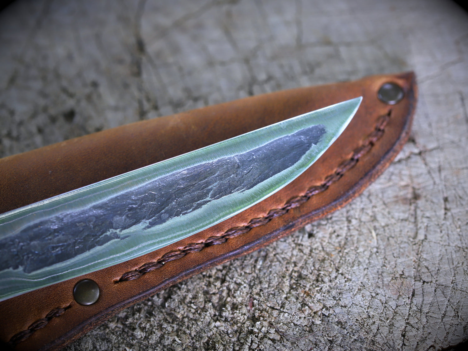 Yakut-Messer mit flachen Eschenholzgriff + Lederscheide