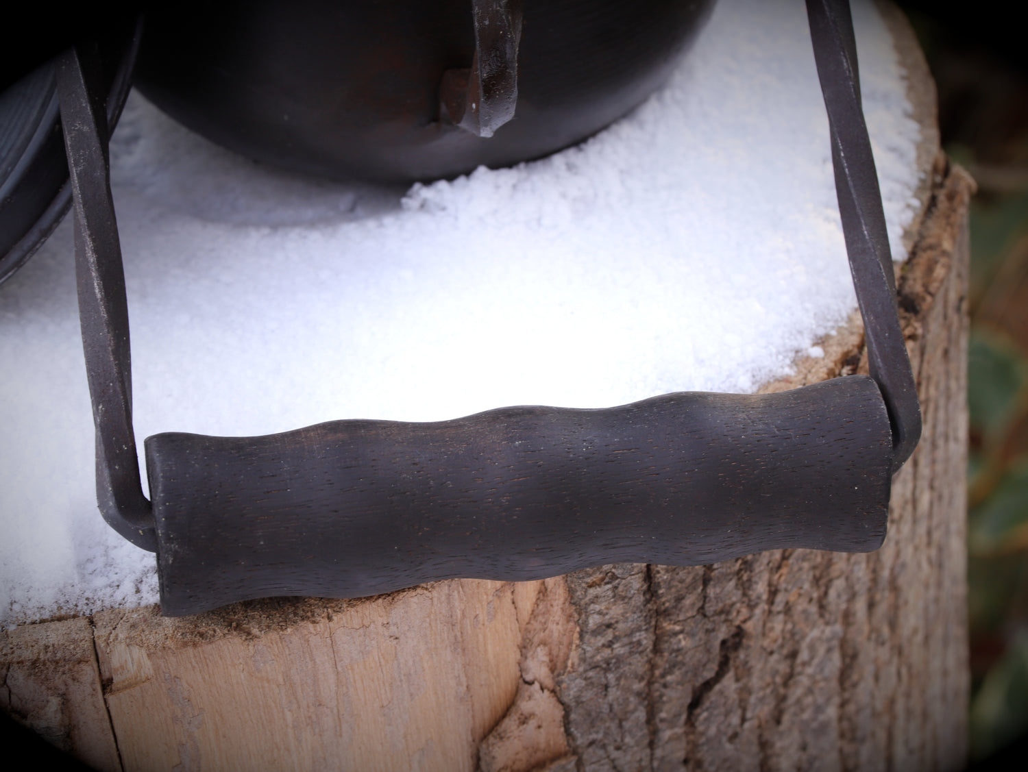 Handgeschmiedete Lagerkanne 1L - Stahlkanne für Bushcraft & Feuer