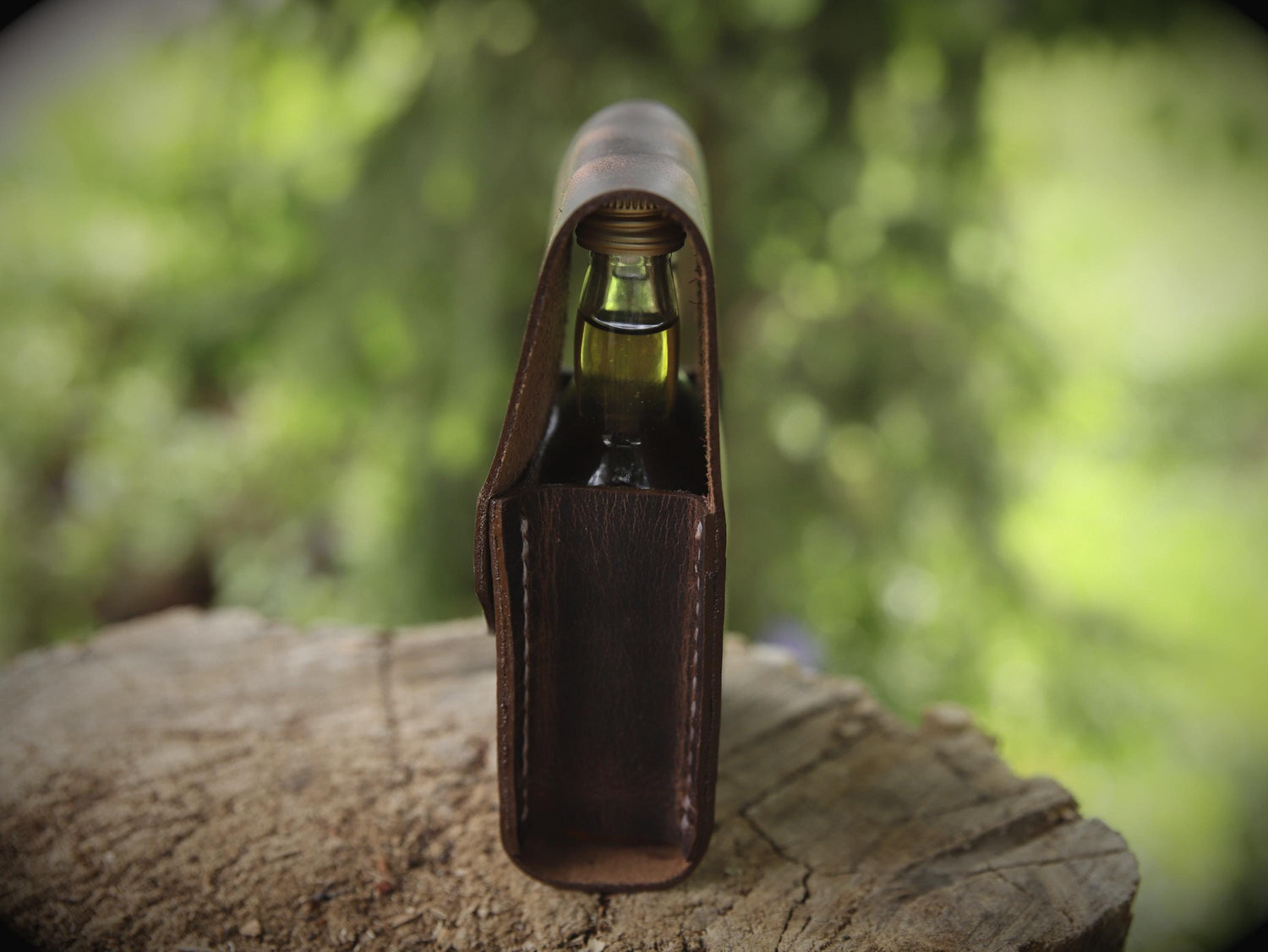 Ölset mit Ledertasche