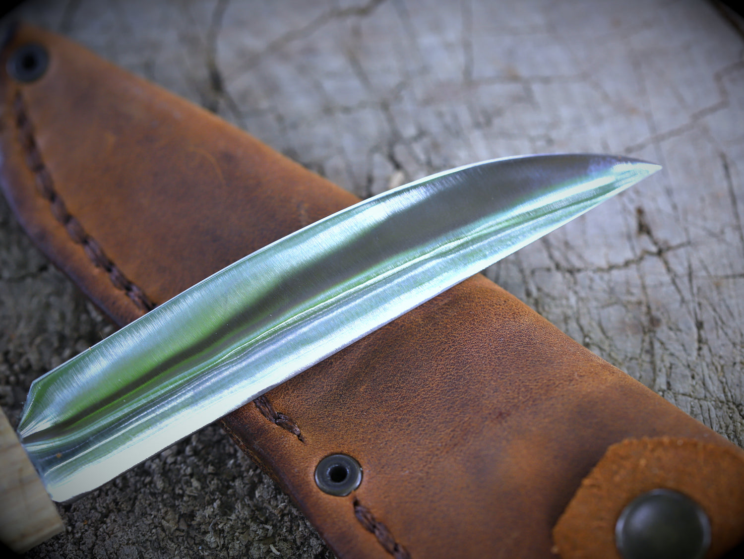 Yakut-Messer mit flachen Eschenholzgriff + Lederscheide