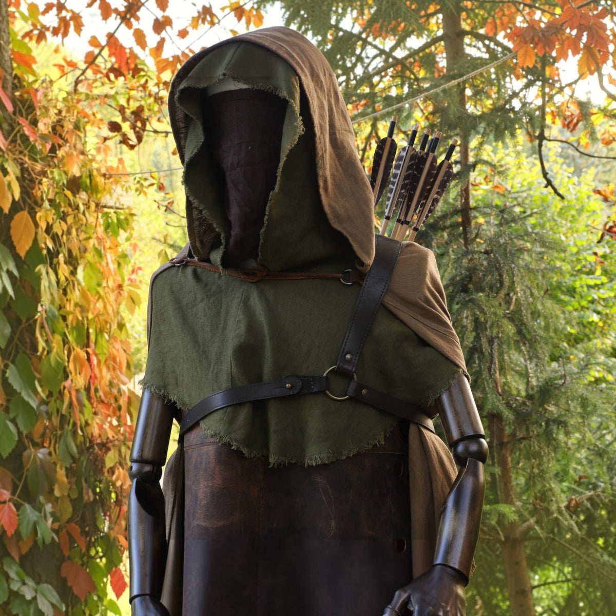 Elliptischer Lederköcher „Rhovanion“ mit Tasche & Geweihverschluss