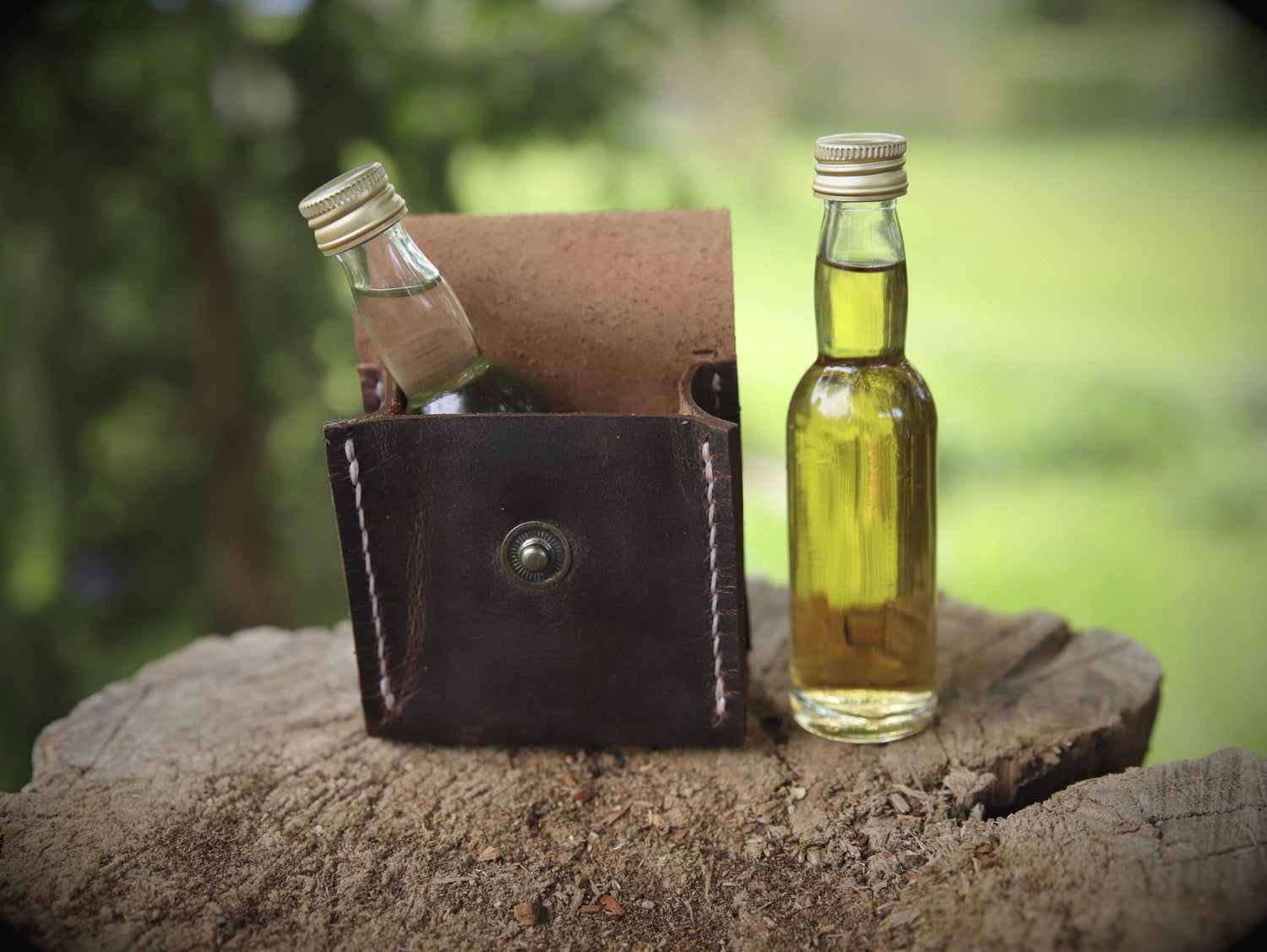 Ölset mit Ledertasche